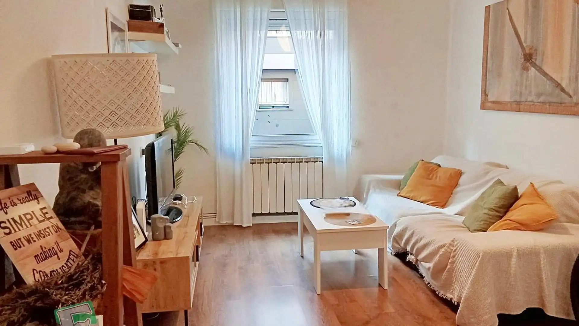 Sala de estar de Piso en venta en Oviedo  con Calefacción, Parquet y Trastero