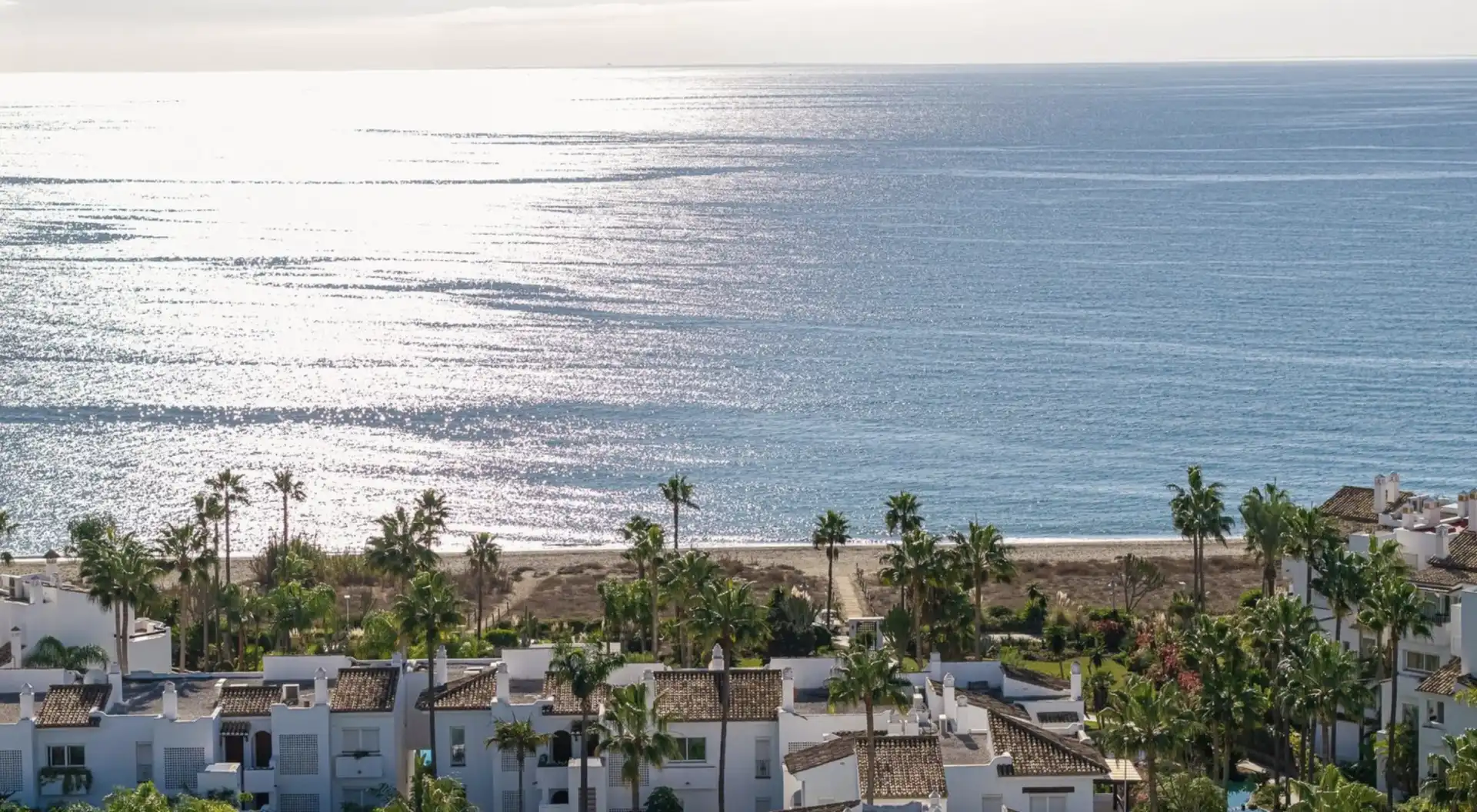 Außenansicht von Erdgeschoss zur Miete in Estepona mit Klimaanlage, Terrasse und Schwimmbad