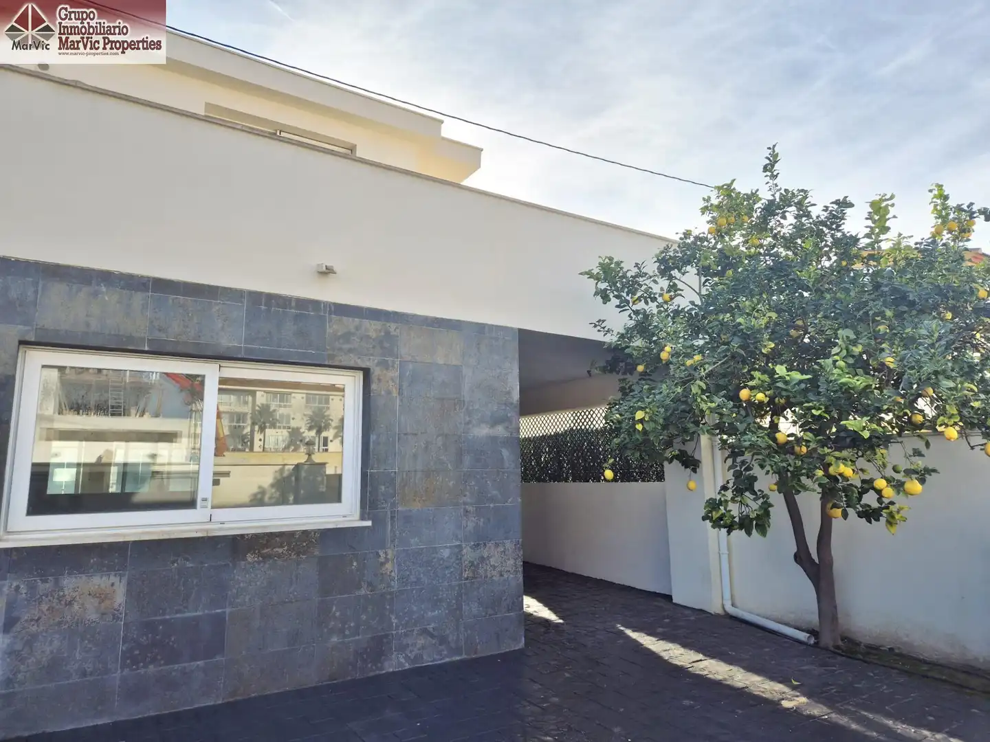 Casa aparellada amb terrassa en venda a L'Albir, imagen 2