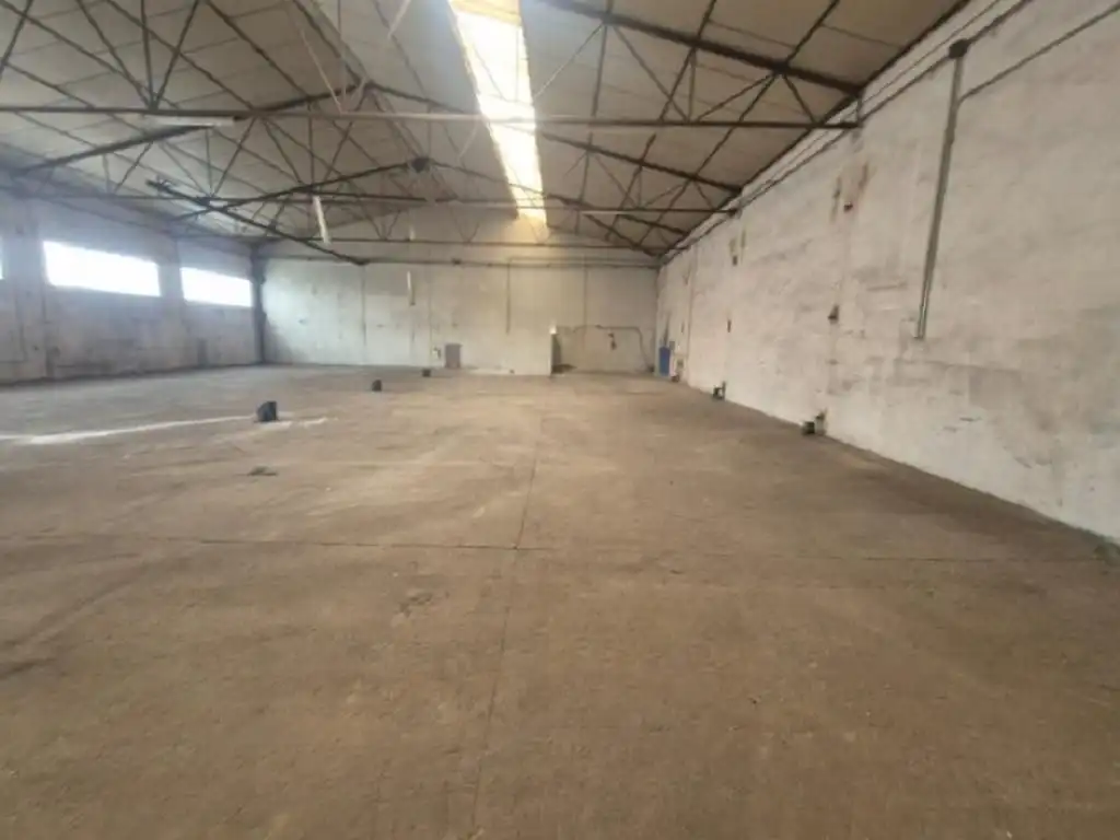 Nave industrial en venta en Camarma de Esteruelas
