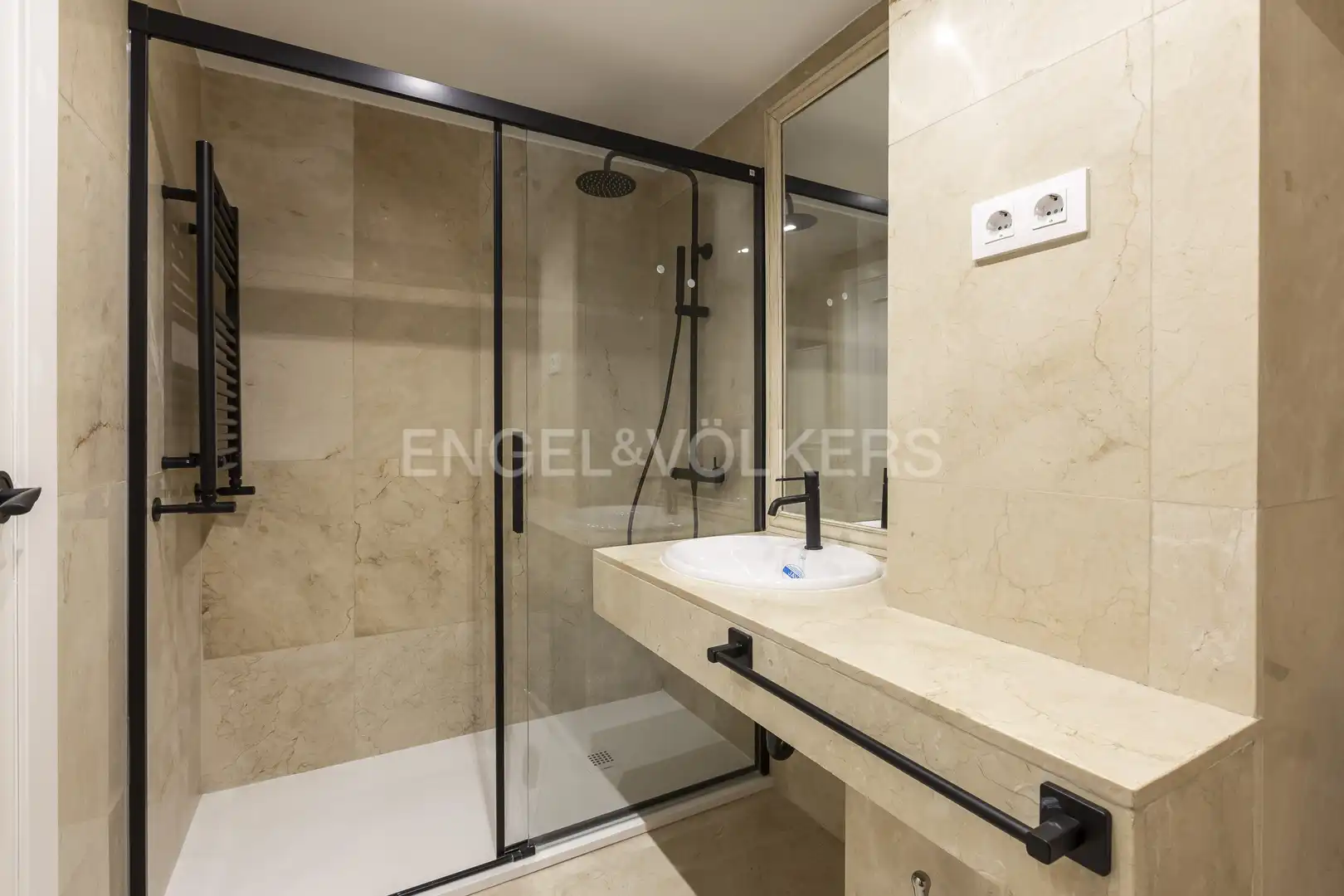 Bathroom of Houses for sale in Pozuelo de Alarcón  with Air Conditioner, Heating and Swimming Pool