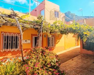 Vista exterior de Casa o xalet en venda en Teror amb Terrassa i Moblat