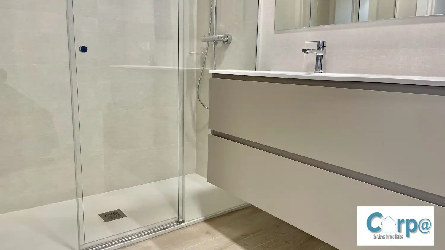 Badezimmer von Wohnung zur Miete in  Pamplona / Iruña mit Heizung, Terrasse und Abstellraum