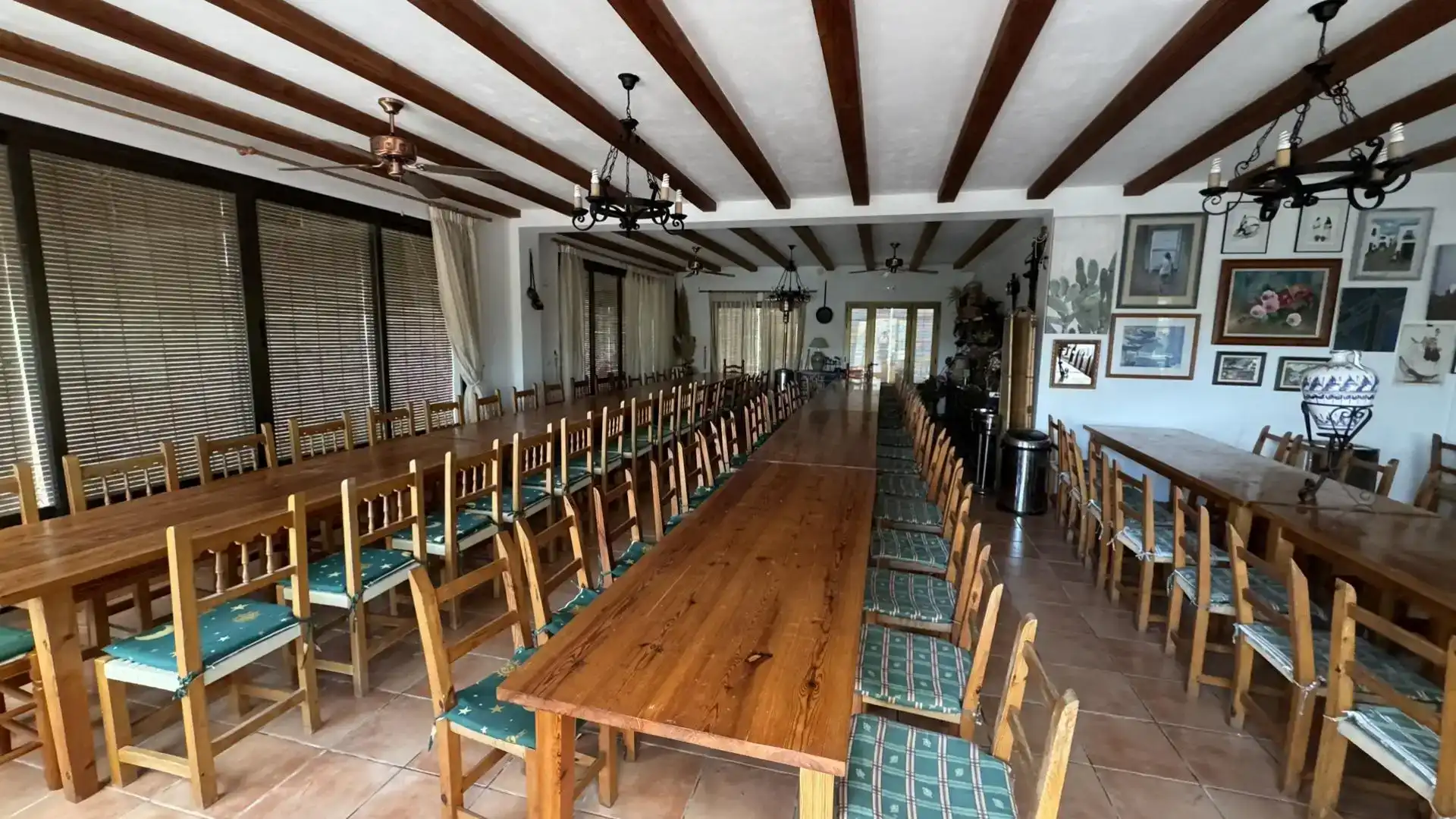 Esszimmer von Geschaftsraum zur Miete in Santa Eulària des Riu mit Klimaanlage