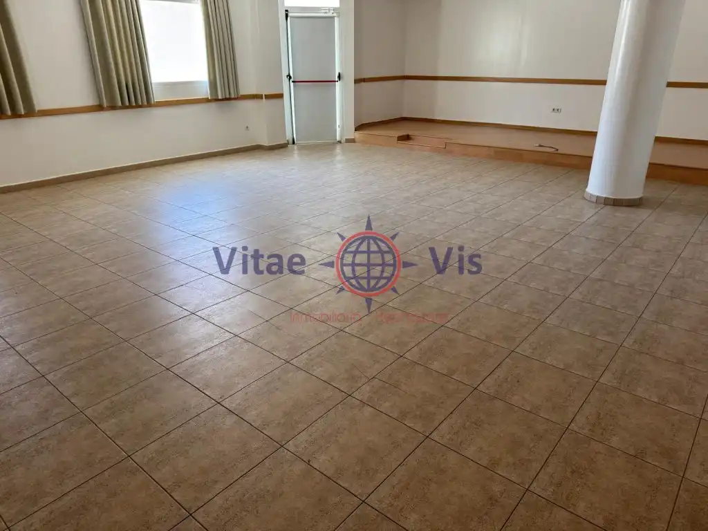 Local comercial de lloguer a Avenida Europa, imagen 2
