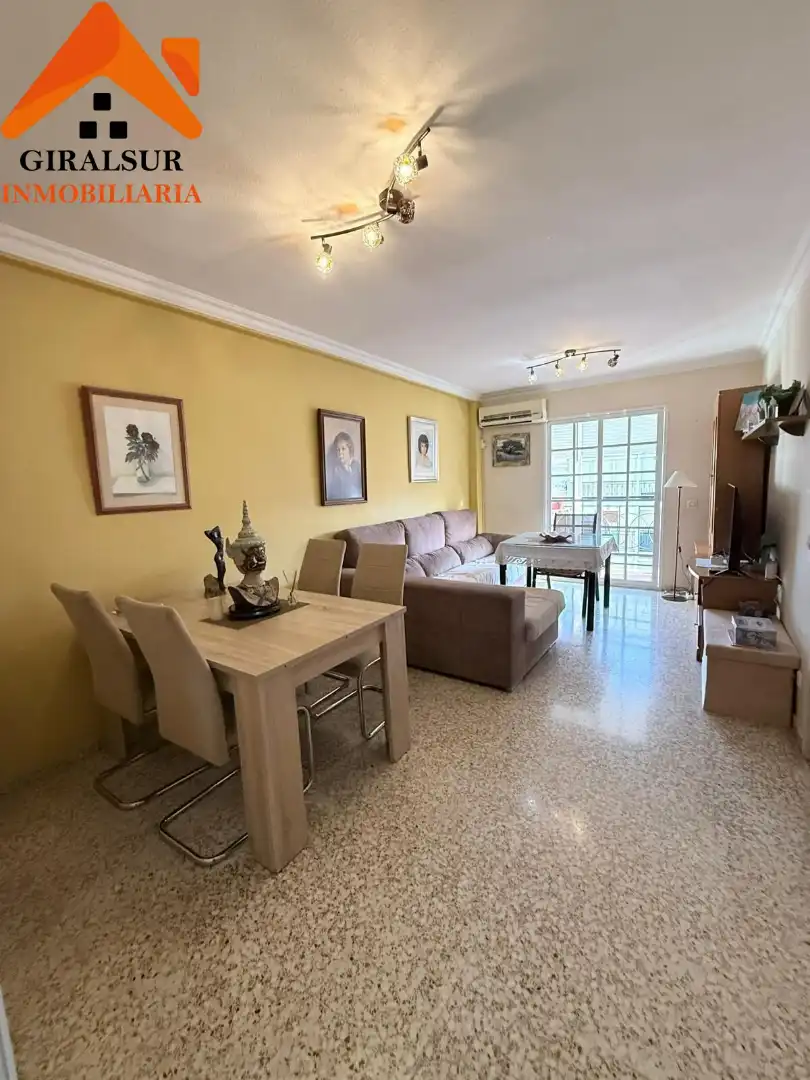 Living room of Flat for sale in Sevilla  with Air Conditioner and Terrace
