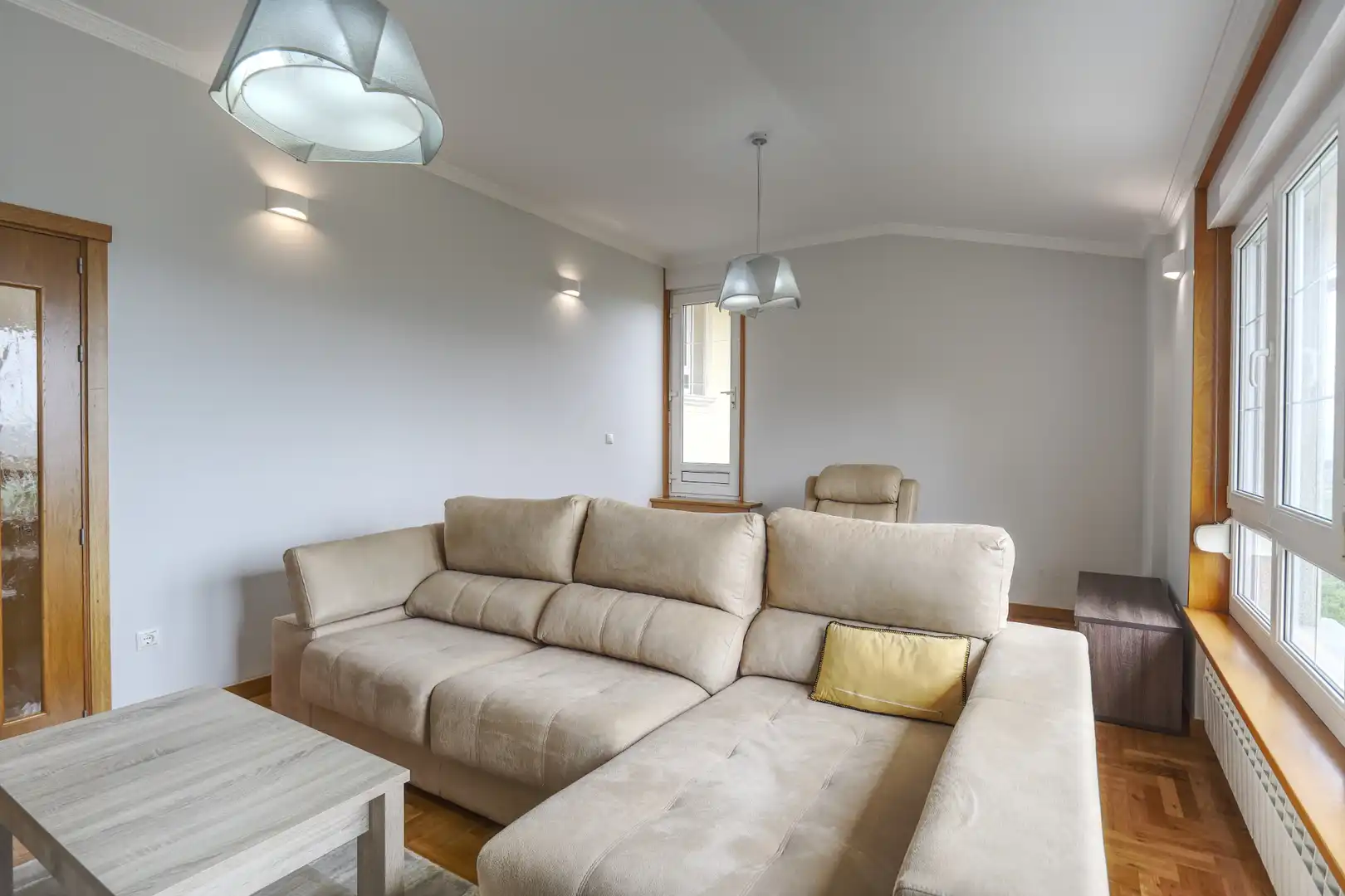 Sala d'estar de Casa o xalet en venda en Malpica de Bergantiños amb Calefacció, Jardí privat i Parquet