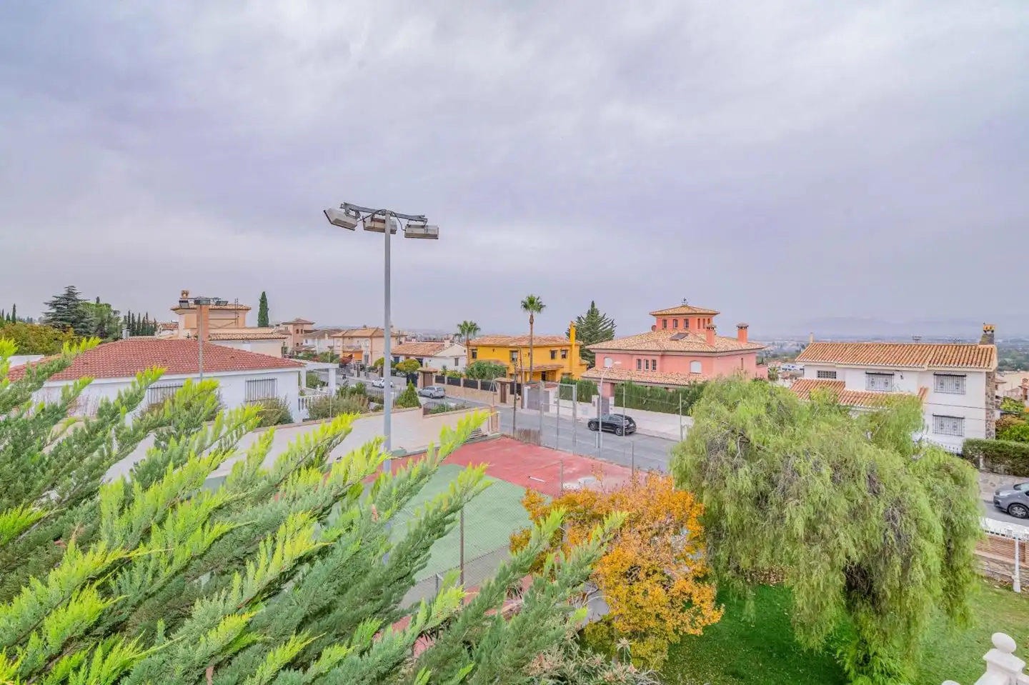 Vista exterior de Casa o xalet en venda en La Zubia amb Calefacció, Jardí privat i Terrassa