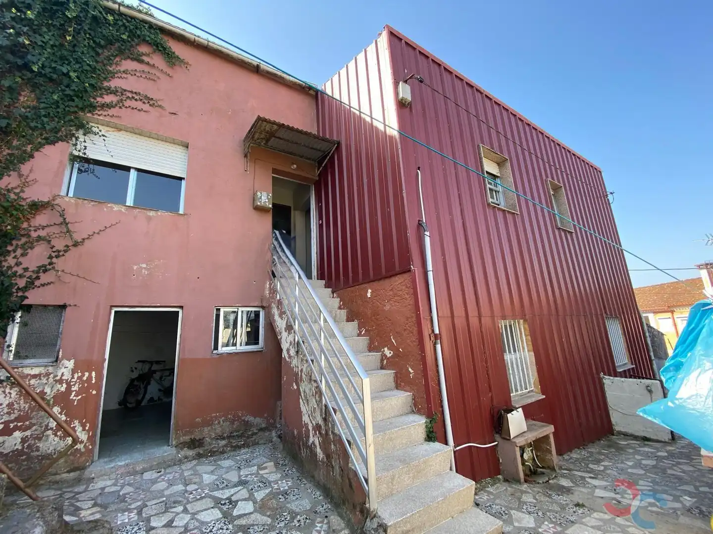 Vista exterior de Casa o xalet en venda en Pontevedra Capital  amb Traster