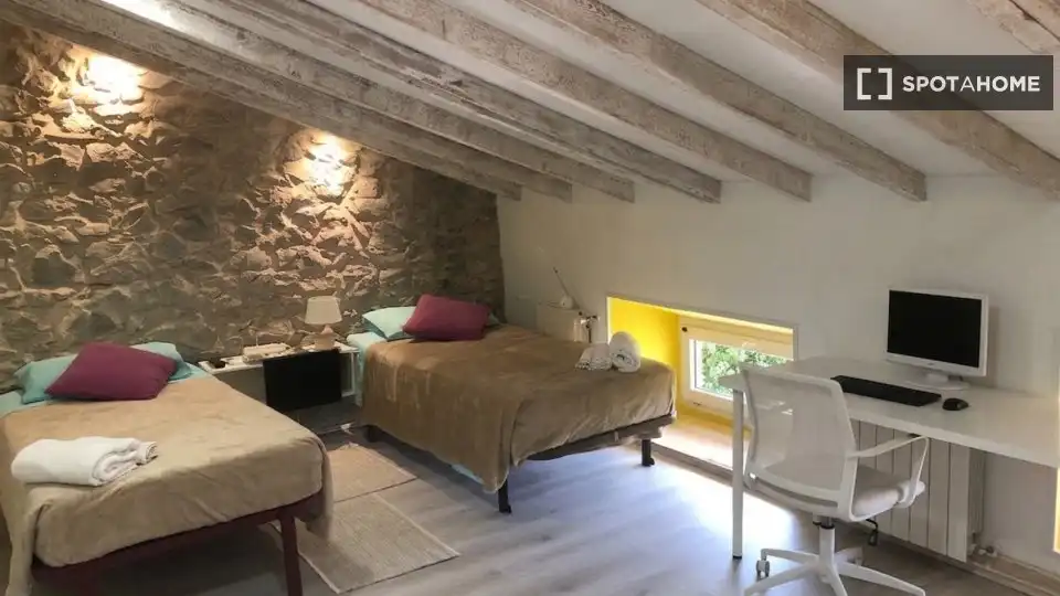 Dormitori de Pis per a compartir en Santa Cruz de Bezana amb Aire condicionat, Calefacció i Moblat