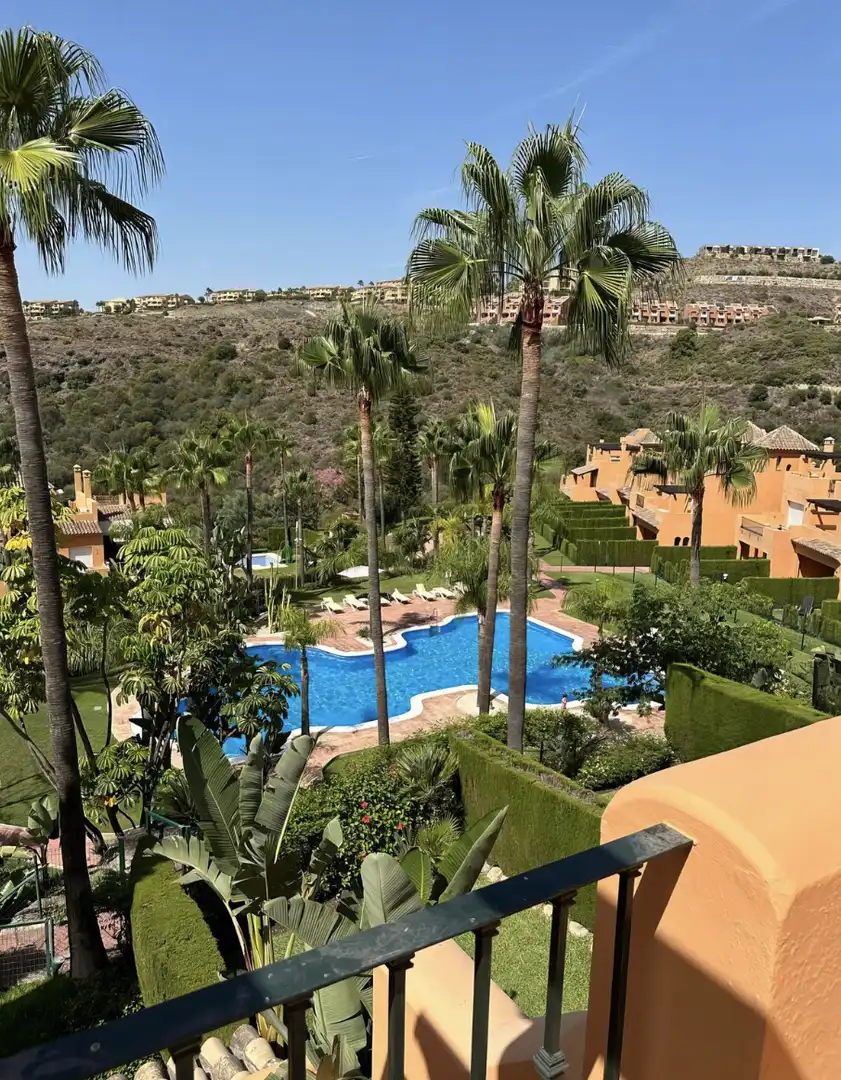 Vista exterior de Casa adosada en venta en Benahavís con Aire acondicionado, Calefacción y Jardín privado