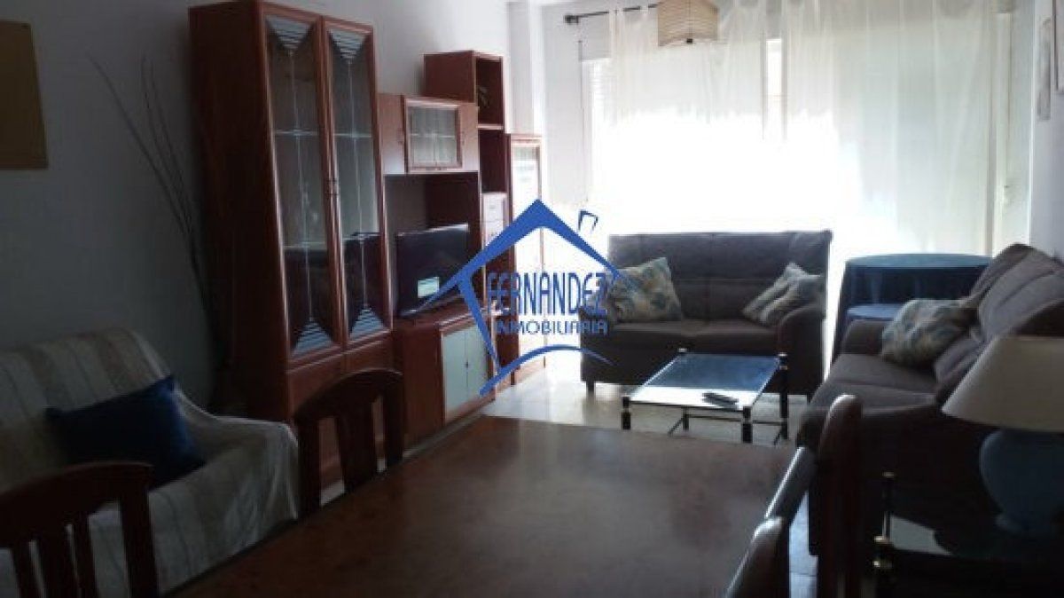 Sala d'estar de Pis de lloguer en Cáceres Capital amb Calefacció i Terrassa
