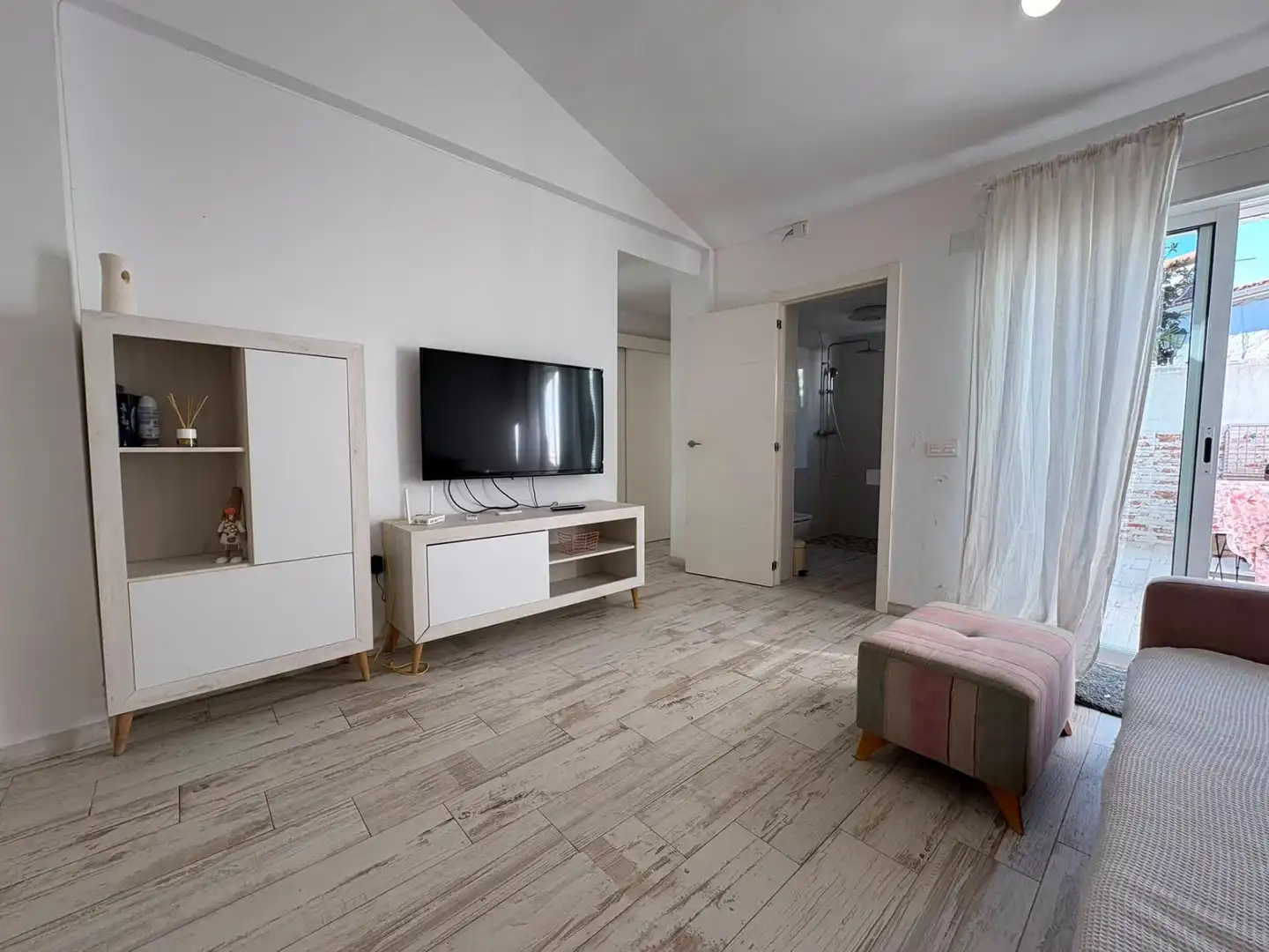 Sala d'estar de Casa adosada en venda en Los Barrios