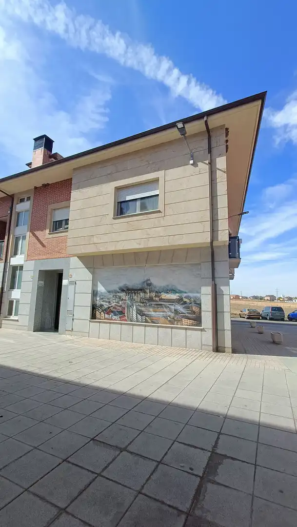 Vista exterior de Piso en venta en Moriscos con Calefacción, Terraza y Trastero