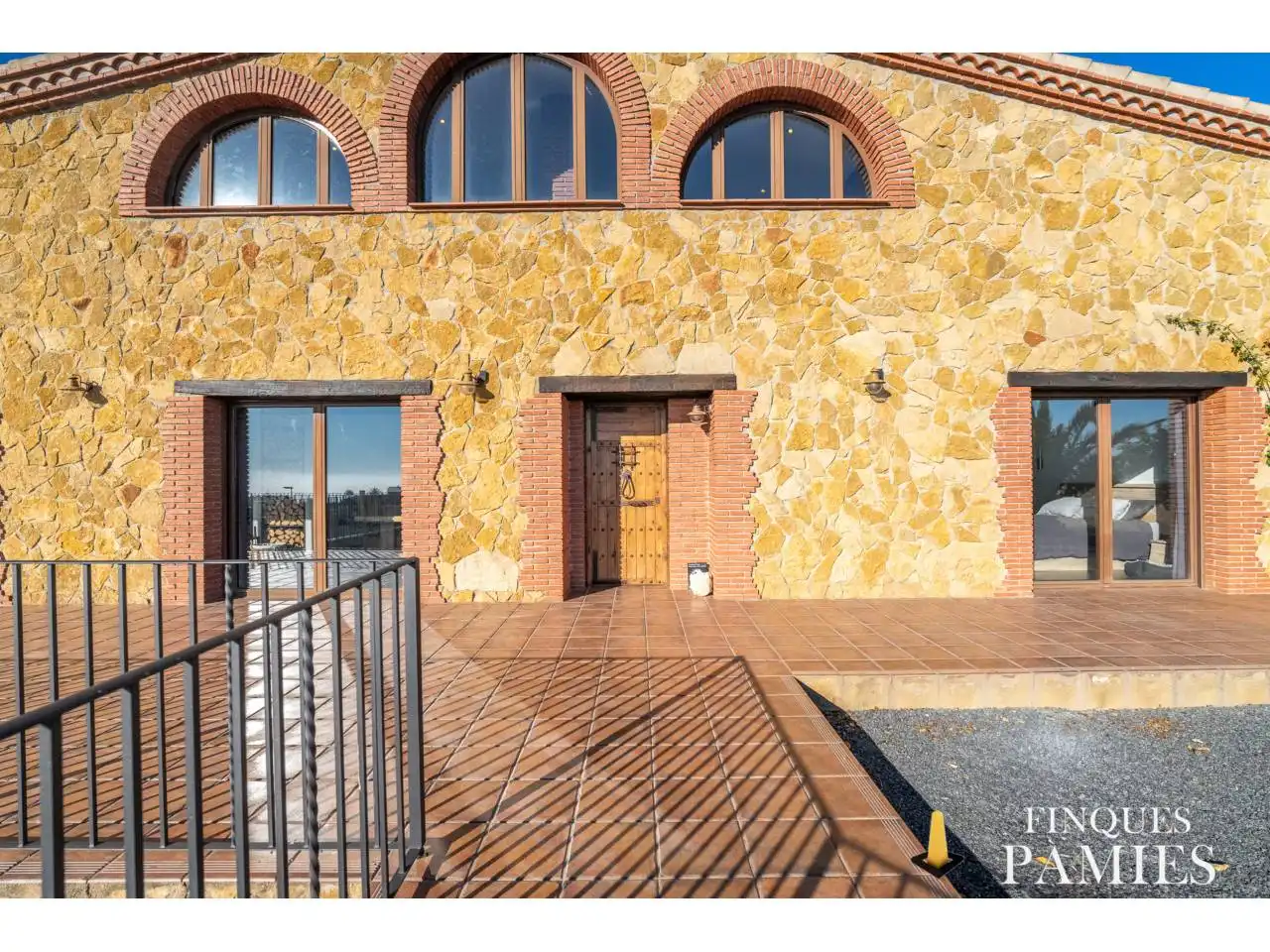 Vista exterior de Casa o xalet en venda en Vilanova d'Escornalbou amb Aire condicionat, Calefacció i Jardí privat