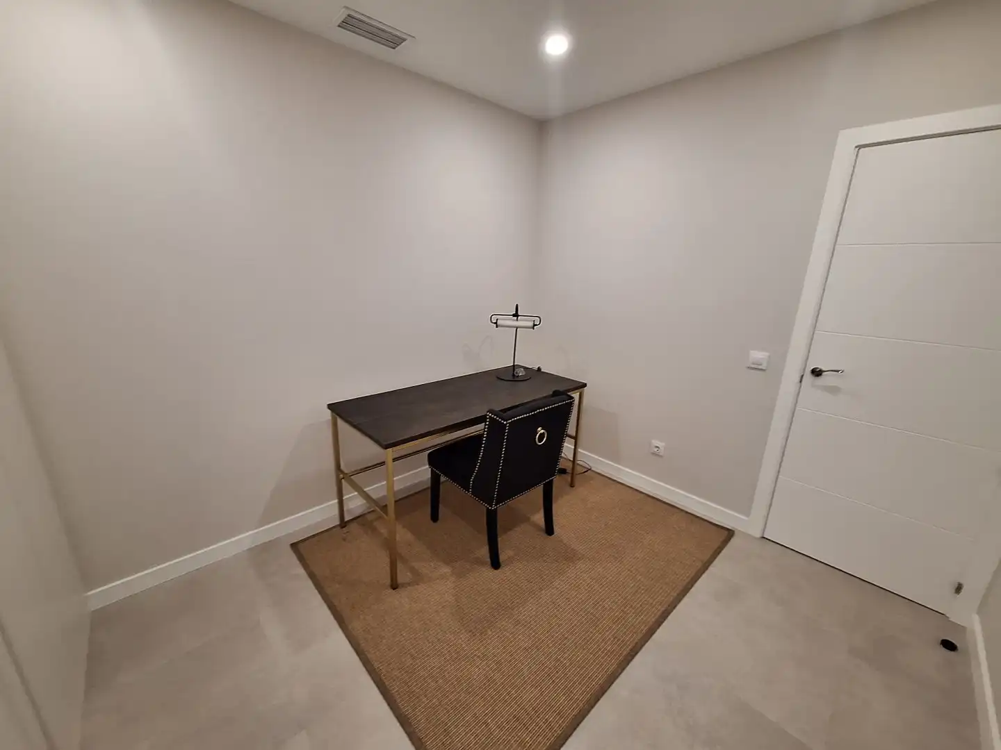 Flat for rent in Madrid  with Air Conditioner, Heating and Furnished