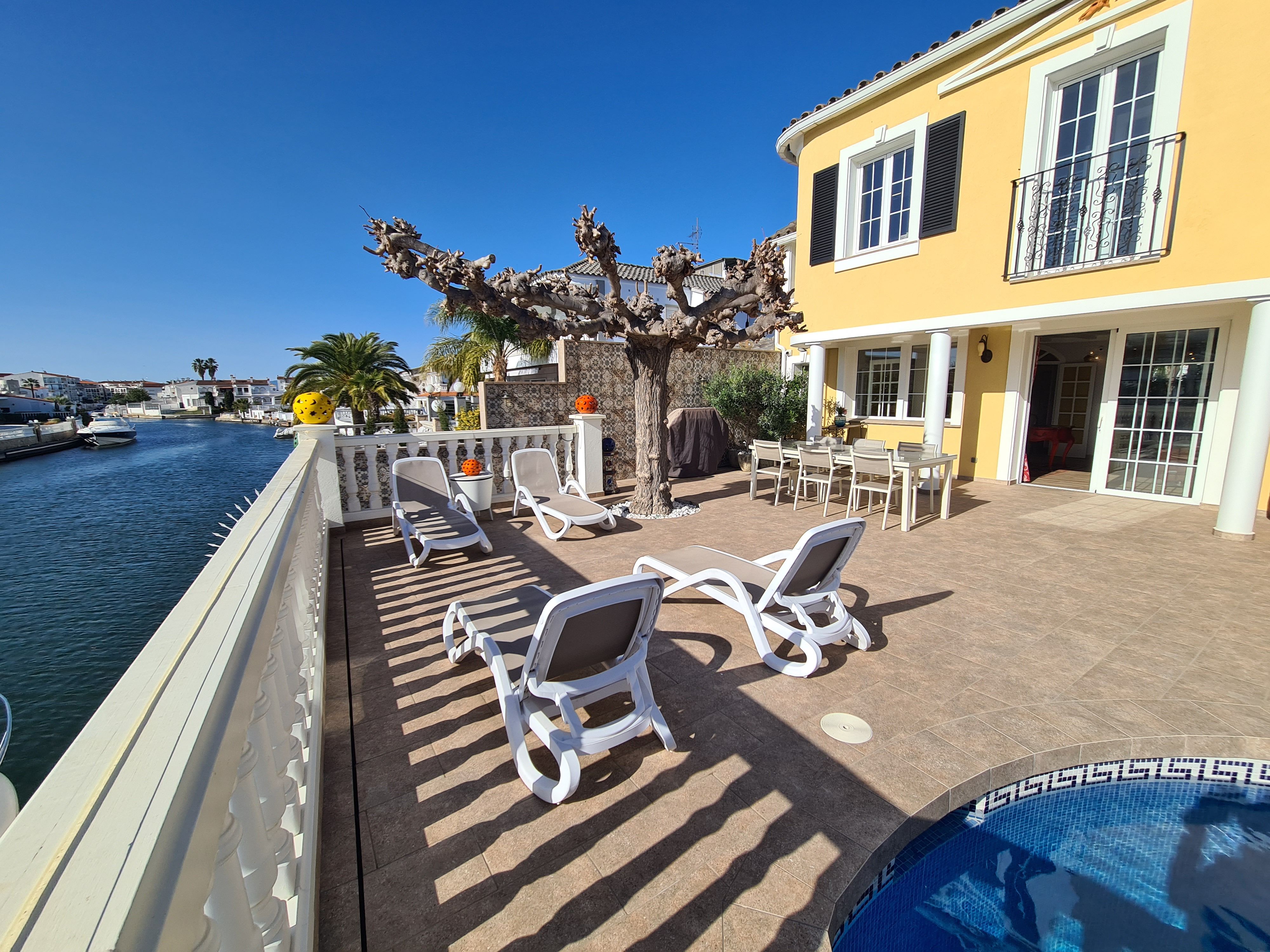 Terrassa de Casa o xalet en venda en Empuriabrava amb Aire condicionat, Calefacció i Jardí privat