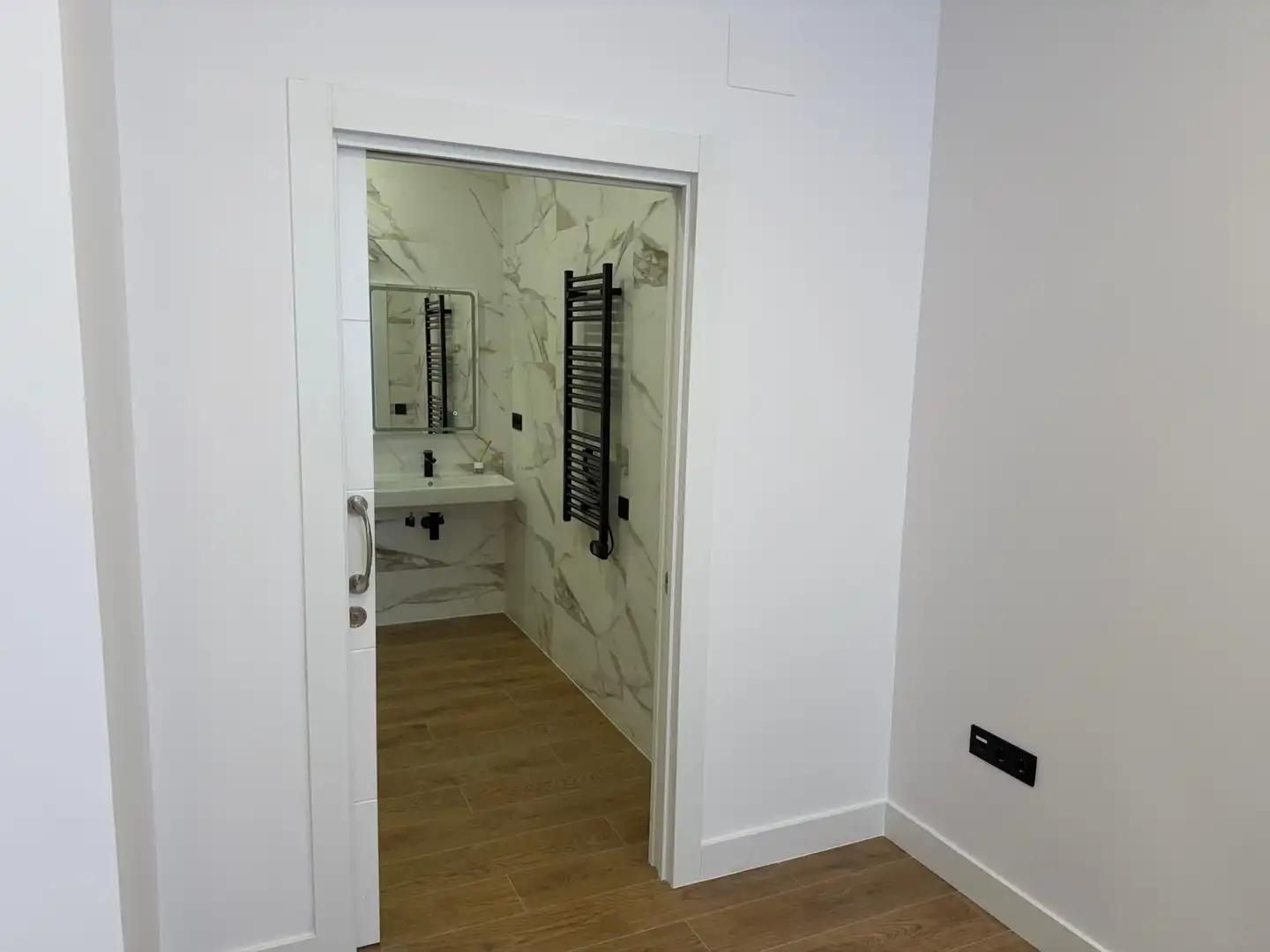 Baño de Apartamento en venta en Gijón  con Calefacción y Parquet