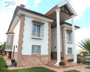 Vista exterior de Casa o xalet de lloguer en Alhaurín El Grande amb Aire condicionat, Calefacció i Jardí privat