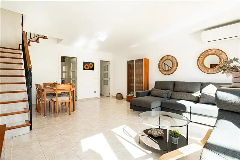 Sala de estar de Casa adosada en venta en  Palma de Mallorca con Aire acondicionado y Terraza