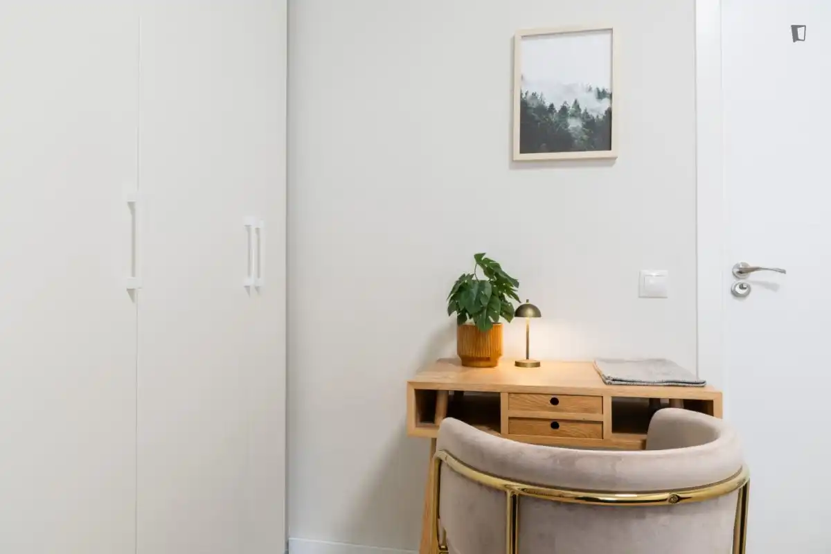 Dormitori de Apartament per a compartir en Madrid amb Calefacció, Moblat i Forn