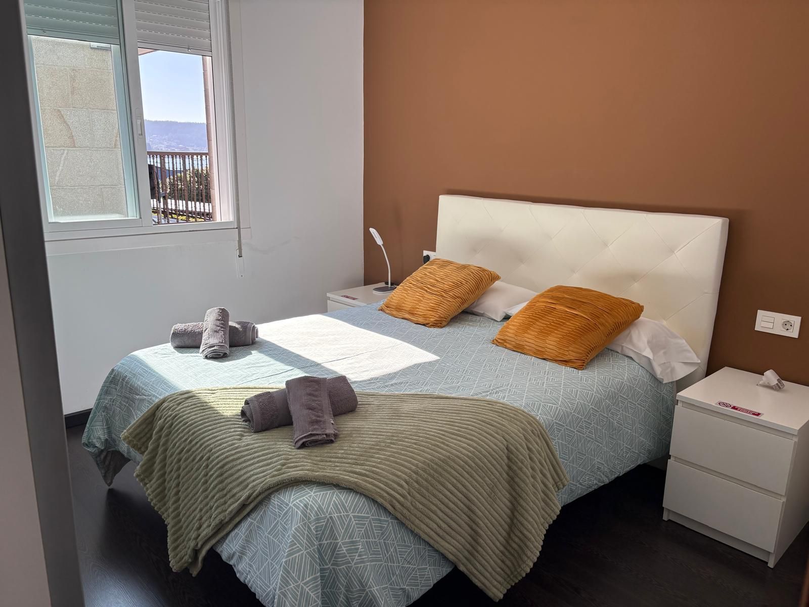 Habitación de Piso de alquiler en Cangas  con Calefacción, Terraza y Amueblado