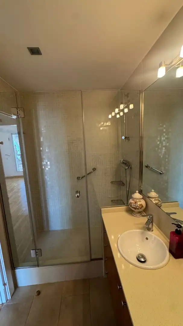 Baño de Ático en venta en Barcelona con Aire acondicionado, Terraza y Balcón