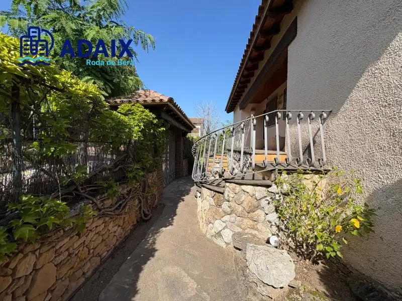 Vista exterior de Casa o chalet en venta en Roda de Berà con Terraza, Trastero y Piscina
