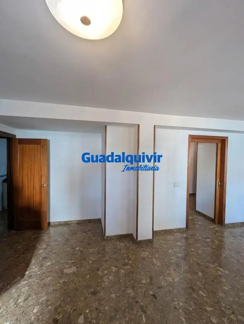 Piso en venta en Sevilla con Aire acondicionado, Terraza y Trastero