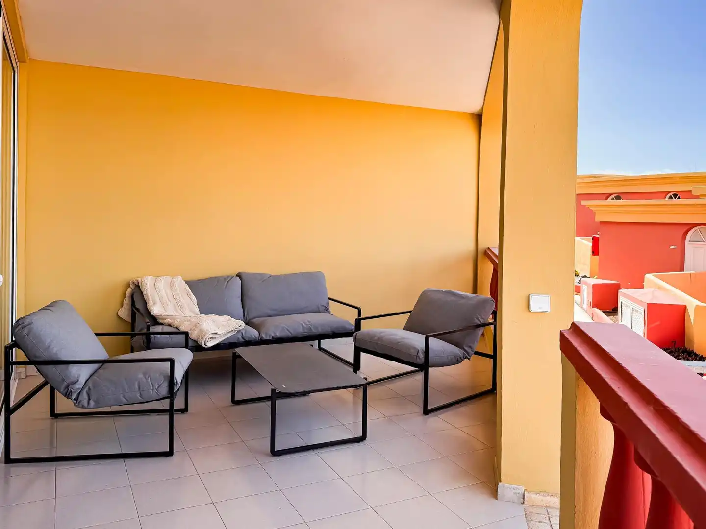 Sala d'estar de Apartament en venda en Adeje amb Aire condicionat, Jardí privat i Terrassa