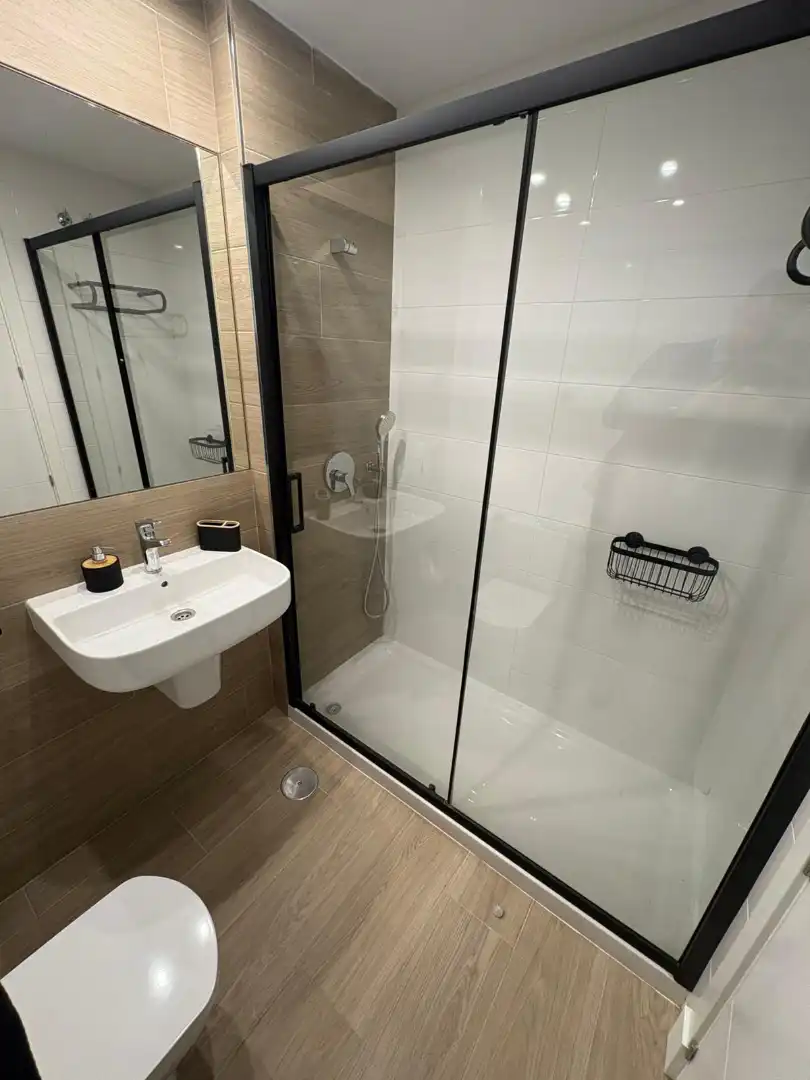 Badezimmer von Wohnung zum Verkauf in Chipiona mit Klimaanlage, Heizung und Privatgarten