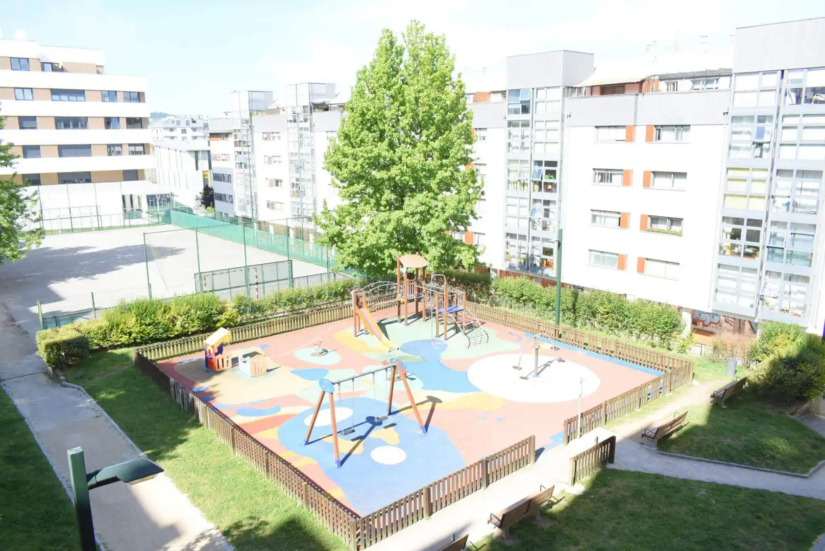 Vista exterior de Apartamento en venta en Pontevedra Capital  con Calefacción, Parquet y Trastero