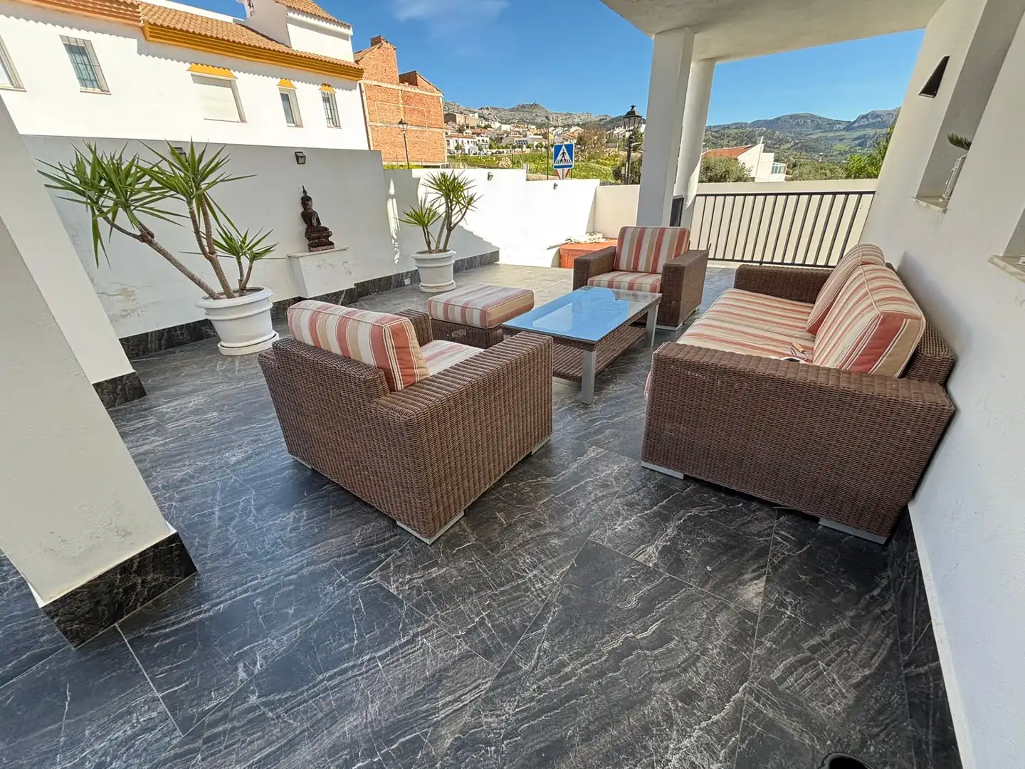 Terrassa de Casa o xalet en venda en Villanueva de la Concepción amb Aire condicionat, Jardí privat i Terrassa