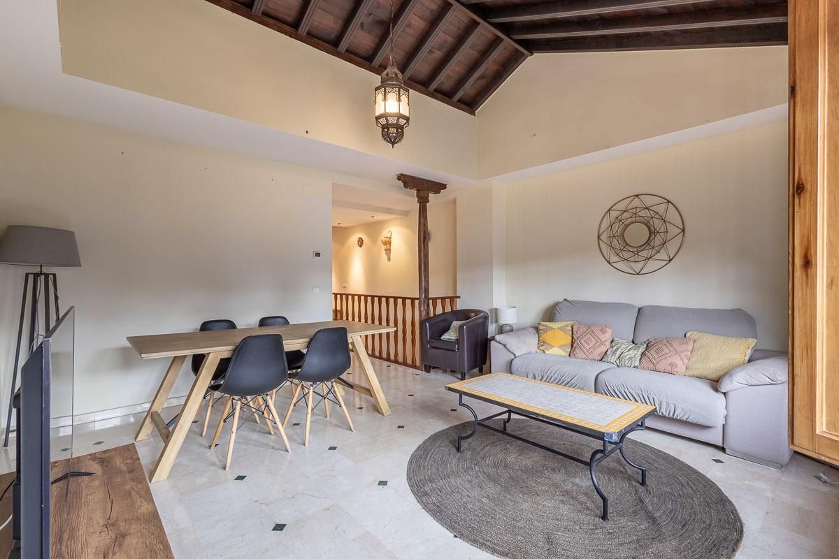 Sala d'estar de Dúplex en venda en  Granada Capital amb Calefacció, Terrassa i Balcó