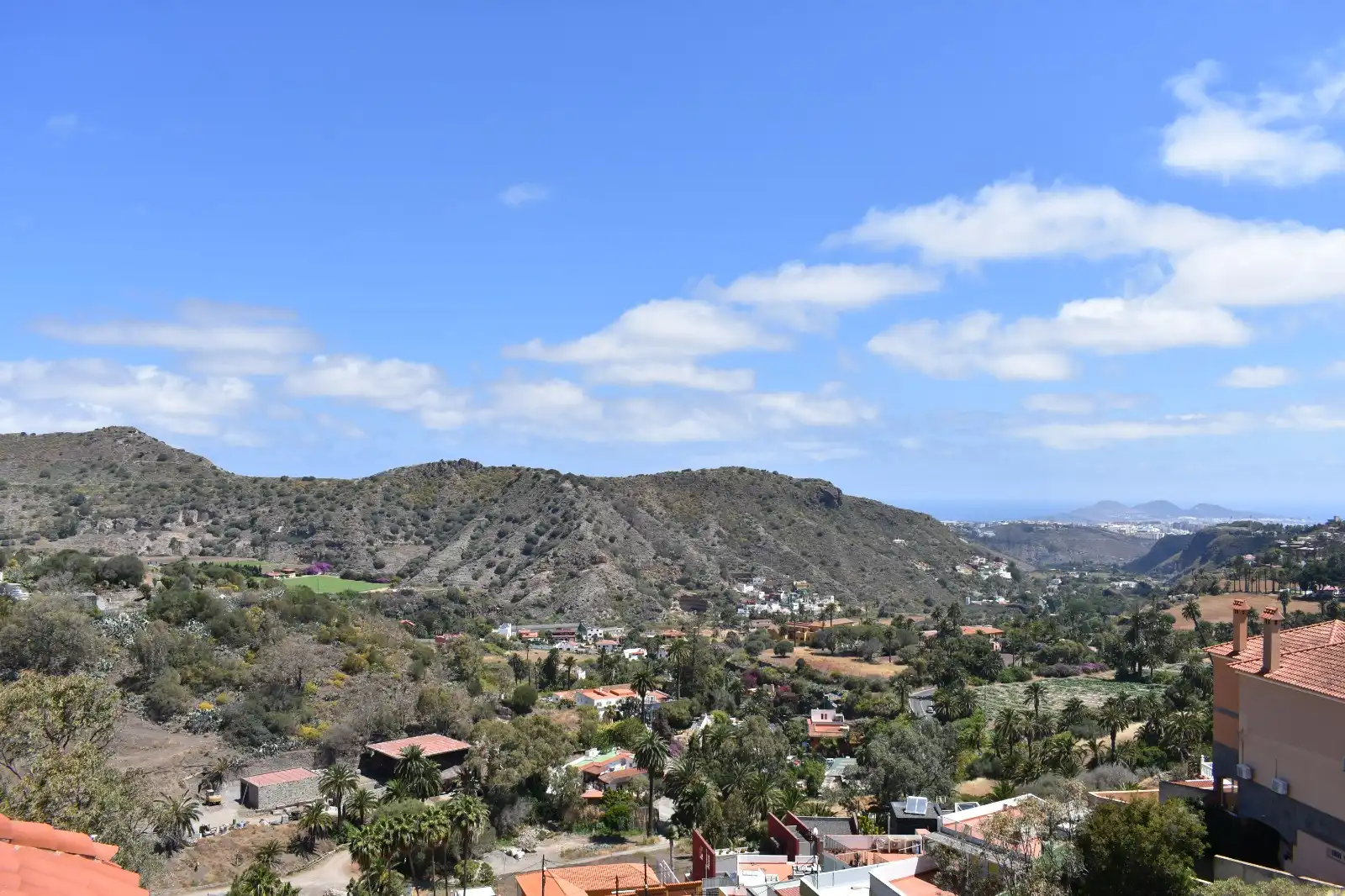 Vista exterior de Casa o xalet en venda en Las Palmas de Gran Canaria amb Jardí privat, Terrassa i Balcó