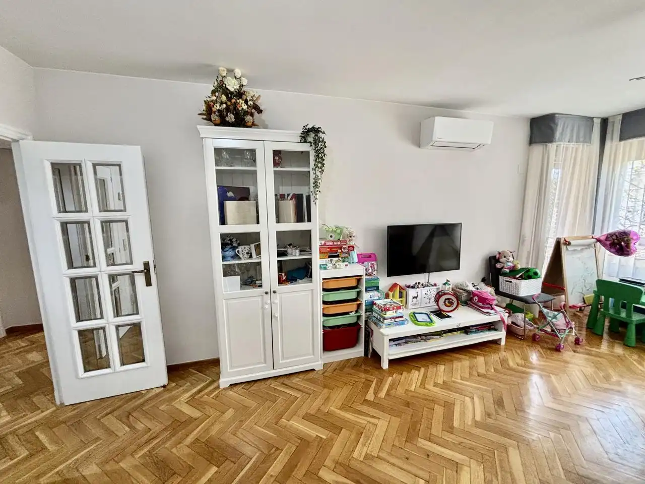 Wohnzimmer von Wohnung zum Verkauf in  Zaragoza Capital mit Klimaanlage, Heizung und Parkett