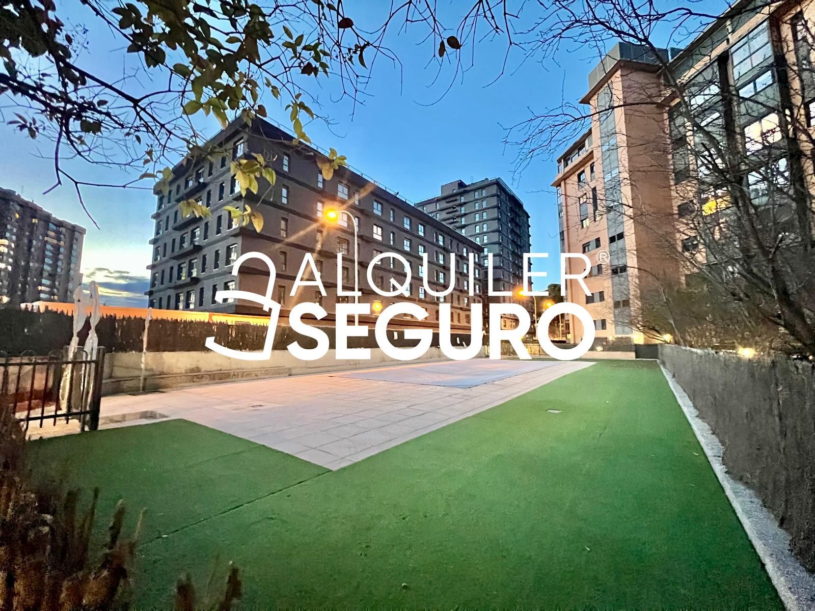 Vista exterior de Estudio de alquiler en  Madrid Capital con Aire acondicionado, Calefacción y Trastero