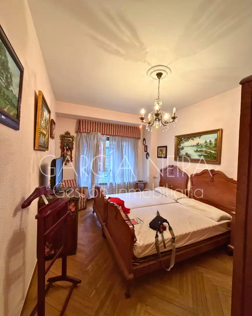 Habitación de Piso en venta en Gijón  con Calefacción, Parquet y Amueblado