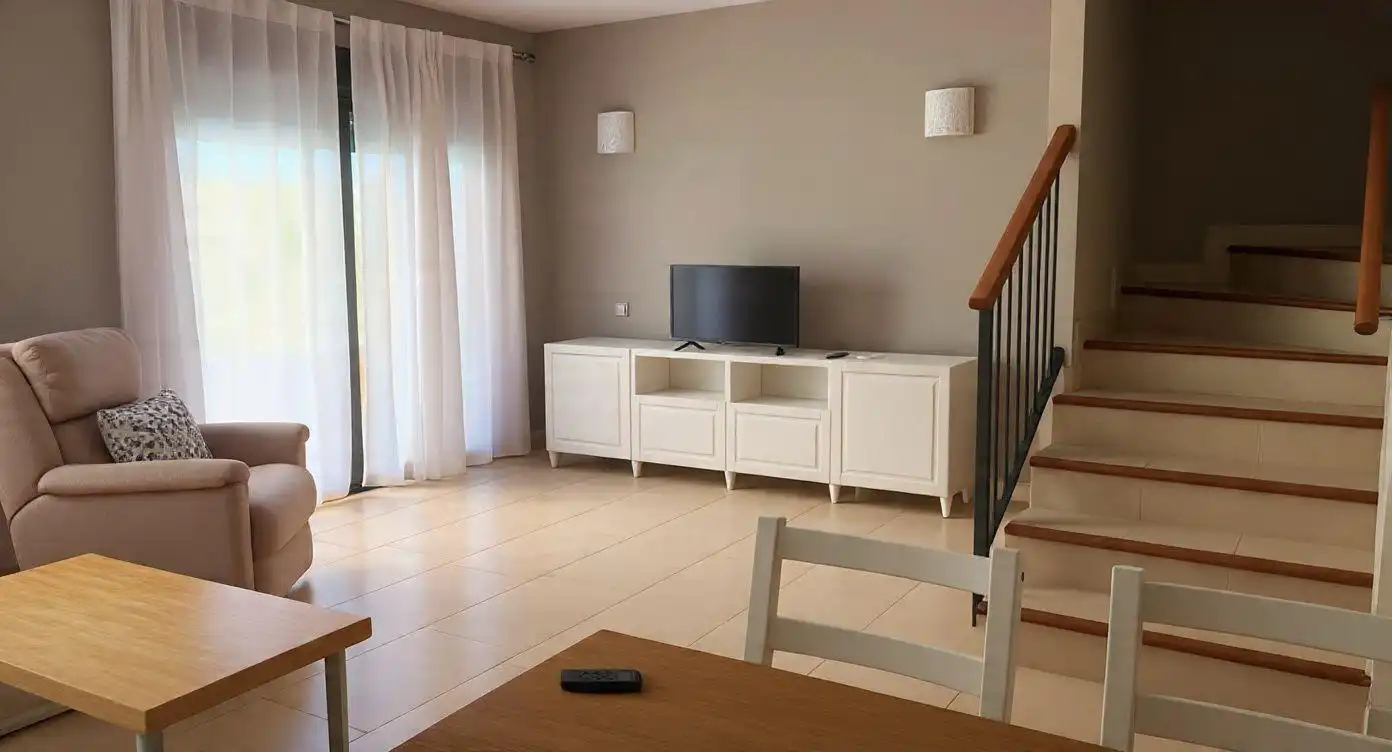 Sala d'estar de Casa adosada de lloguer en Puerto Real amb Aire condicionat, Calefacció i Terrassa