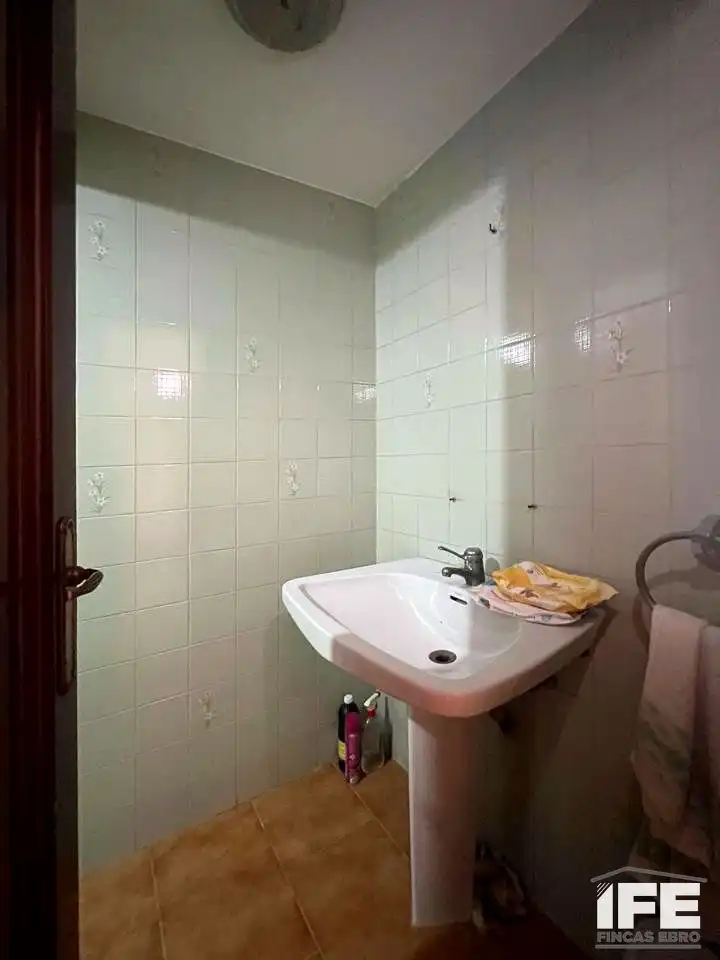 Bathroom of Houses for sale in Boquiñeni  with Heating and Swimming Pool