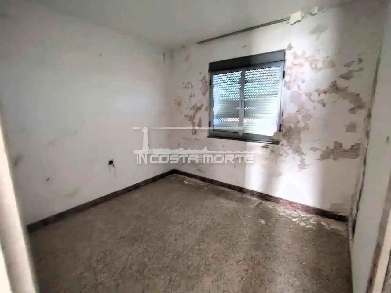 Duplexes for sale in Cee  with Storage room
