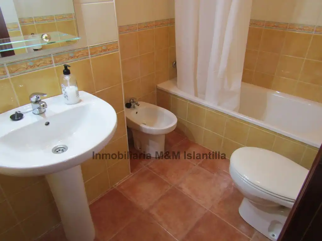 Baño de Apartamento en venta en Islantilla con Terraza, Trastero y Amueblado