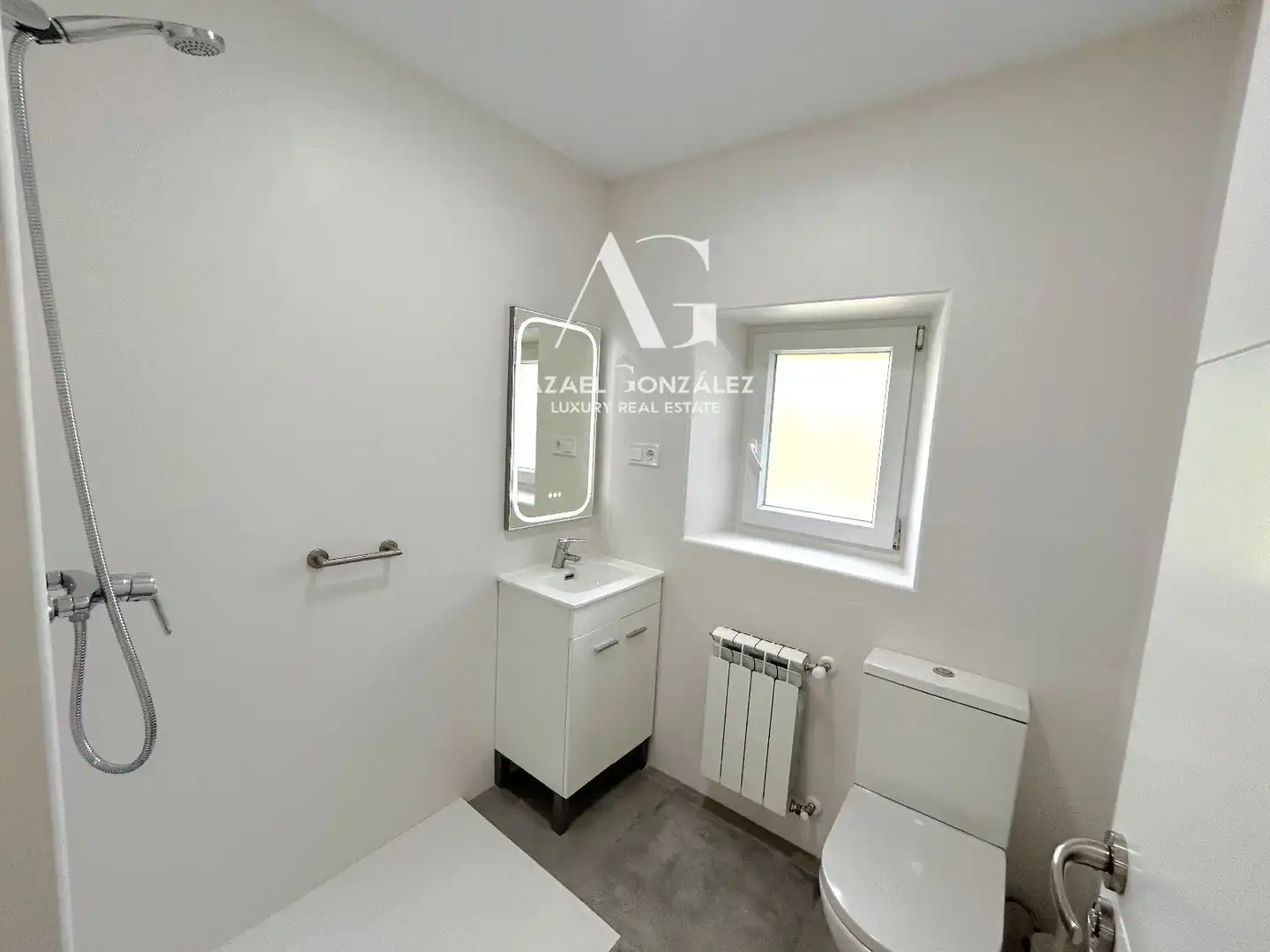 Bathroom of Houses for sale in Miengo  with Heating and Furnished