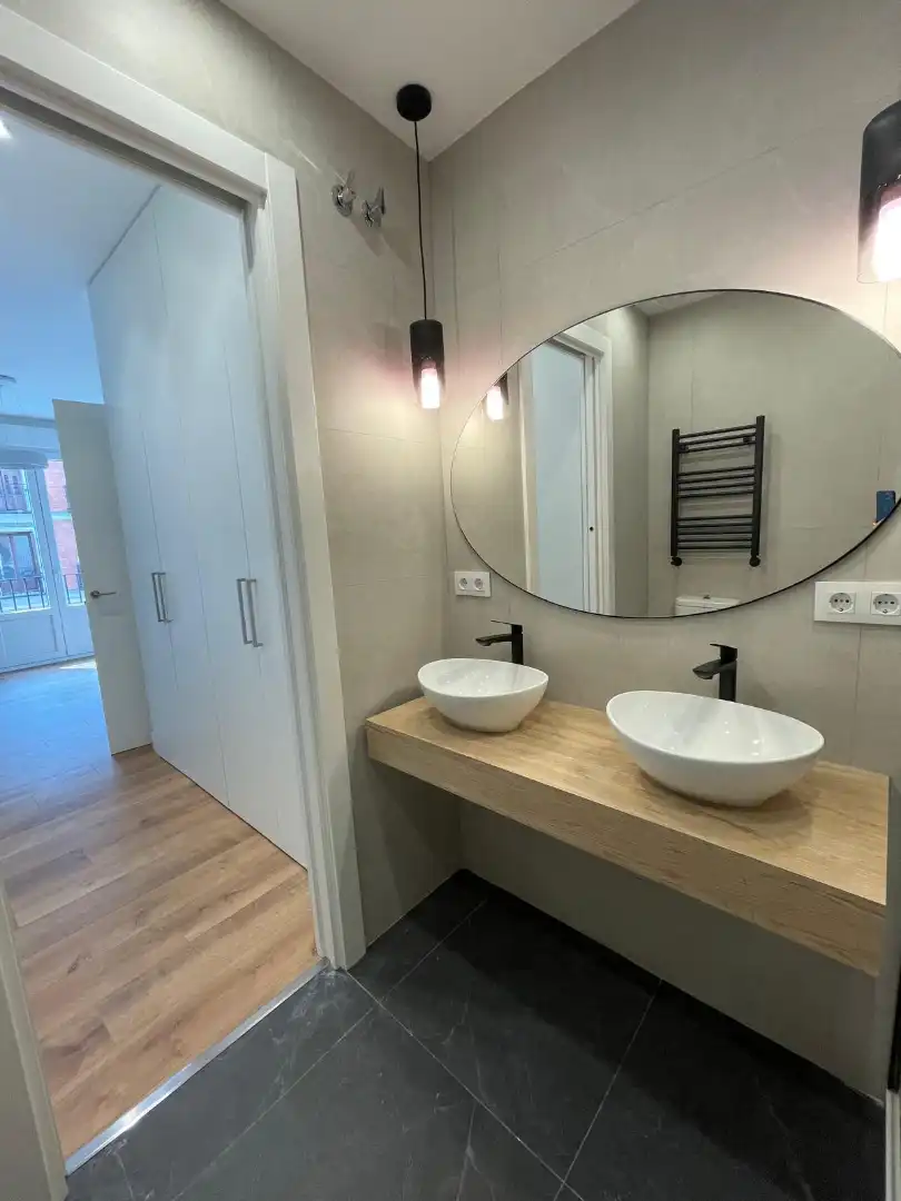 Badezimmer von Wohnung zur Miete in Madrid mit Klimaanlage, Heizung und Parkett