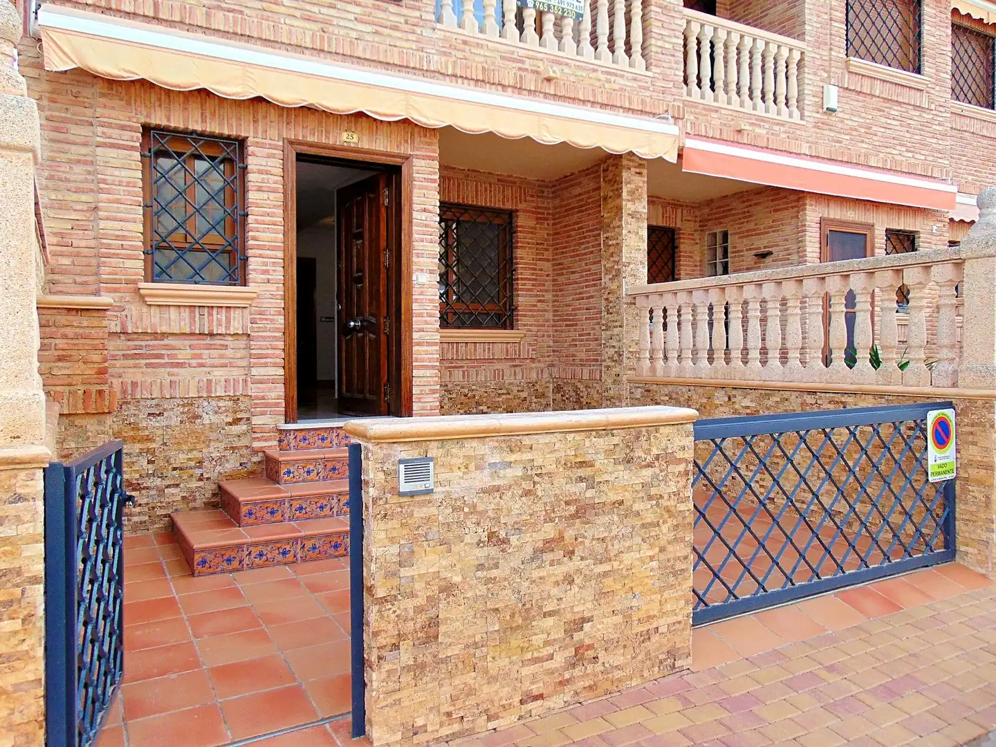 Casa adosada en venta en San Pedro del Pinatar con Terraza, Balcón y Alarma