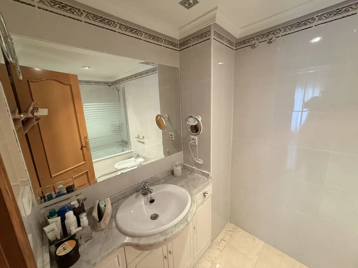 Baño de Piso de alquiler en L'Alfàs del Pi con Aire acondicionado, Jardín privado y Terraza