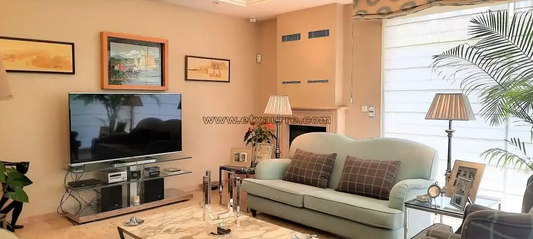 Sala d'estar de Casa o xalet en venda en Laudio / Llodio amb Calefacció, Jardí privat i Terrassa