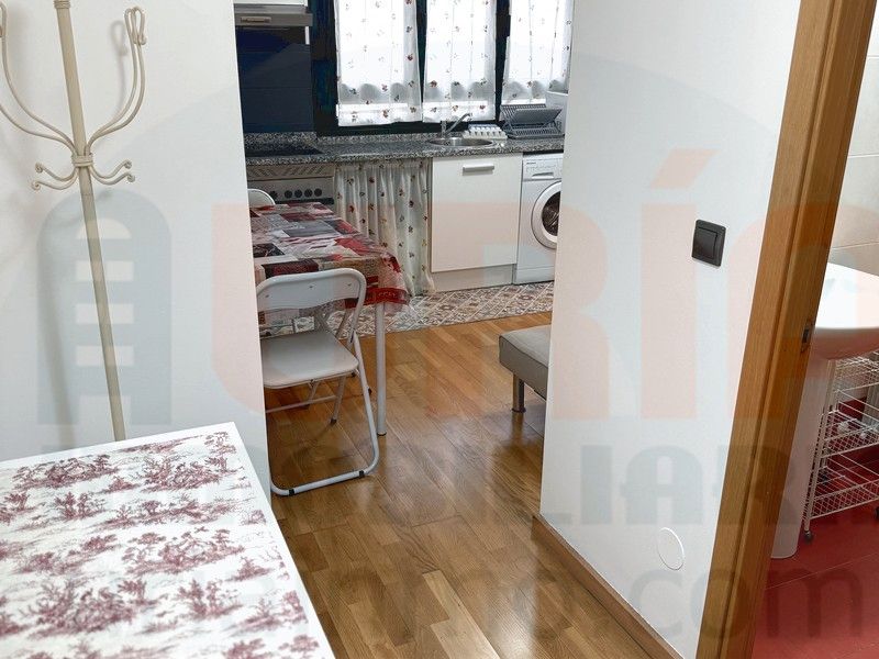 Habitación de Apartamento de alquiler en Oviedo  con Calefacción y Amueblado