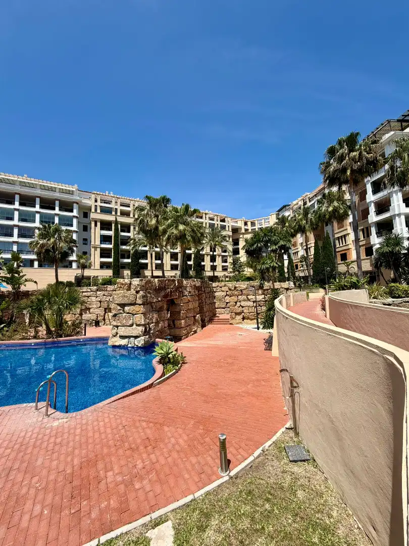 Außenansicht von Wohnungen zum Verkauf in Marbella mit Klimaanlage, Heizung und Terrasse