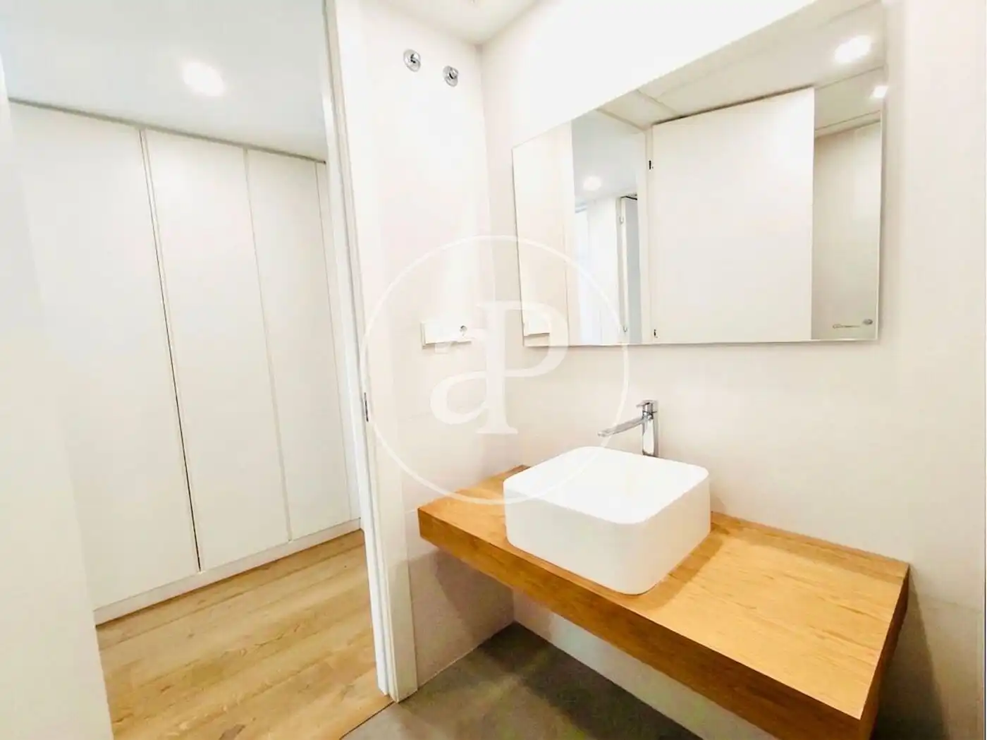 Bathroom of Flat for rent in Valencia  with Heating, Furnished and Balcony